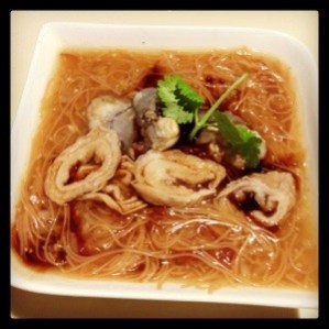 Mee Sua with Oysters and Intestines (蚵仔麵線)