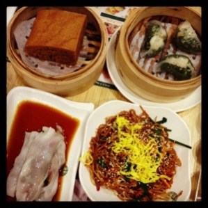 Steamed Egg Cake, Spinach Dumpling, Fried Noodle, Vermicelli Roll with Pig's Liver