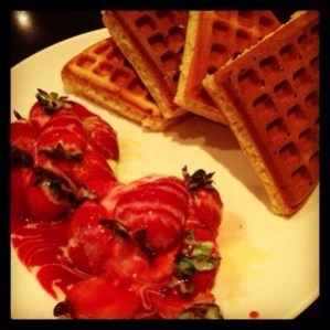 草莓冰淇淋鬆餅 (Waffle with Strawberry & Ice-Cream)