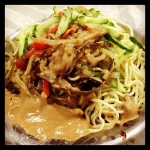 麻油凉面 (Chilled Noodles with Sesame Sauce)