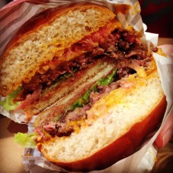 Signature 'ARI Gold' Cheeseburger