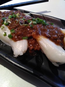 Steamed Cheong Fun with Minced Pork 蒸港式炸酱肠粉